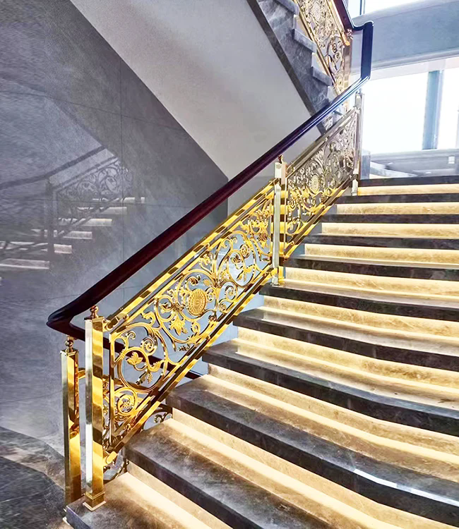 Hvordan forbedrer en trapp rekkverk sikkerhet og stil i moderne arkitektur?